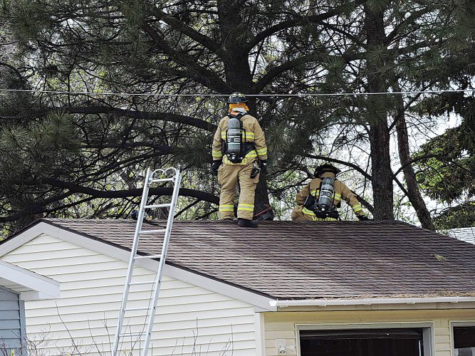 South Minot garage damaged by fire | News, Sports, Jobs - Minot Daily News